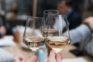 ワインソムリエの仕事内容や年収を紹介！