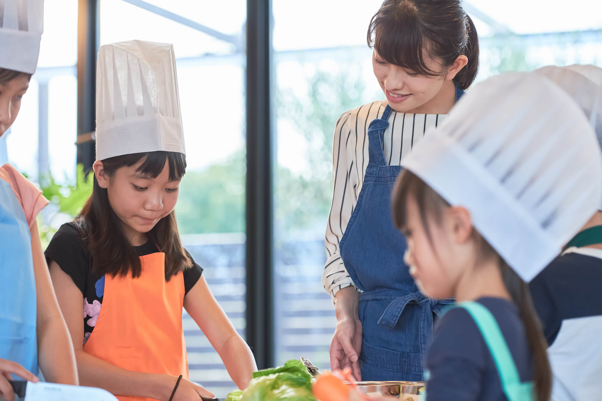 多くの子供と関わることができる仕事とは?